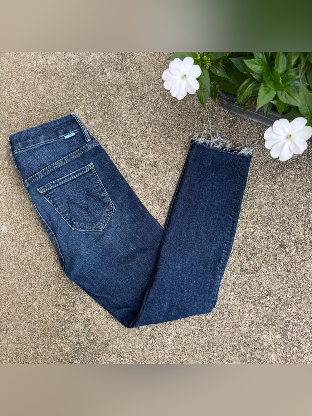Mother Cropped Jeans Size 25 - High Waisted Looker Ankle Fray